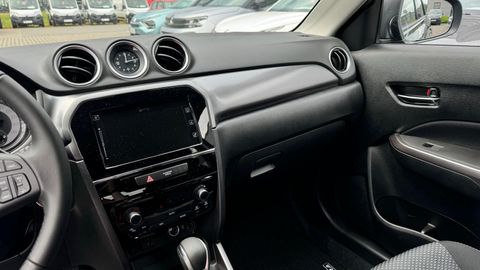 Car image 15