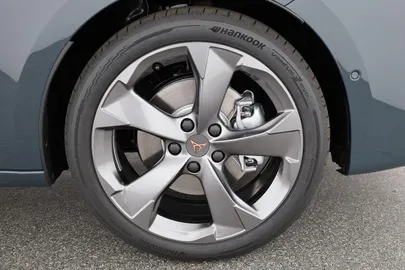 Car image 17