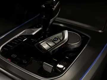 Car image 40