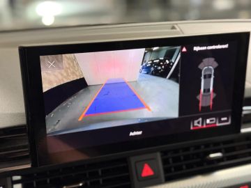 Car image 30