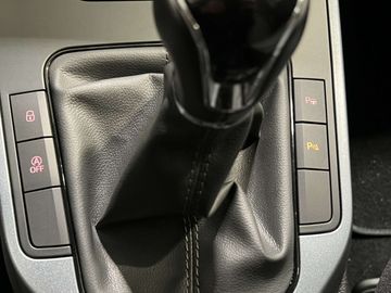 Car image 32