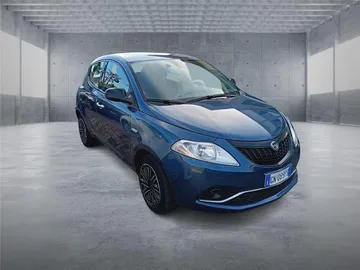Car image 2