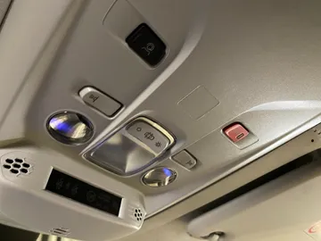 Car image 38