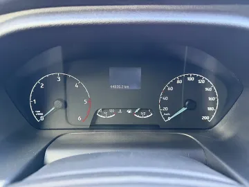Car image 35