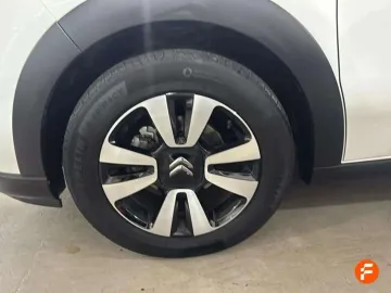 Car image 27