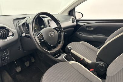 Car image 11