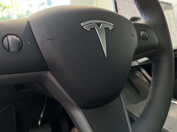 Tesla Model Y Long Range AWD 378 kW image number 13