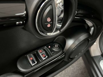 Car image 37