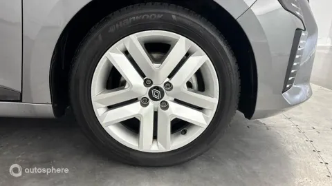 Car image 20