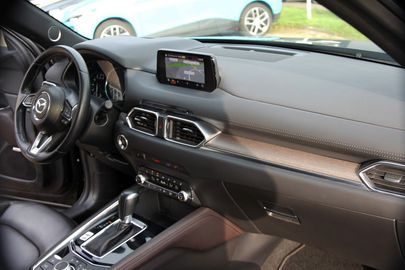 Car image 14