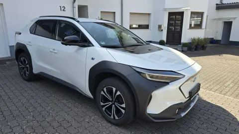 Car image 2