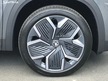 Car image 37
