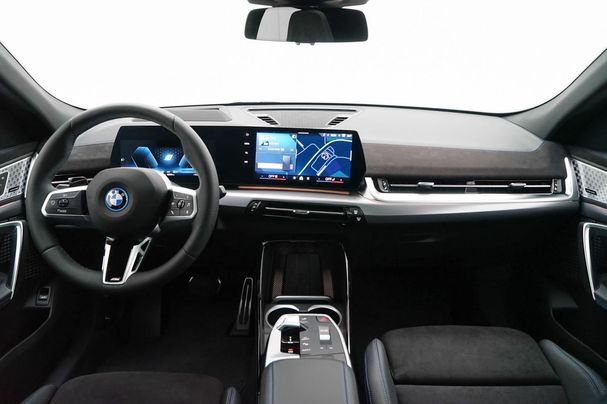 BMW iX2 xDrive30 230 kW image number 3