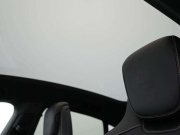 Car image 33