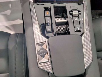 Car image 32