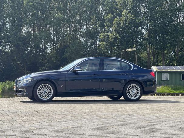 BMW 330 e Edition Luxury 185 kW image number 13