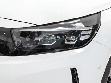 Car image 27