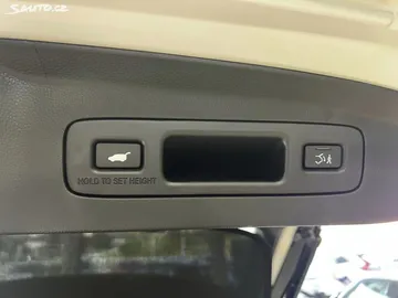 Car image 32