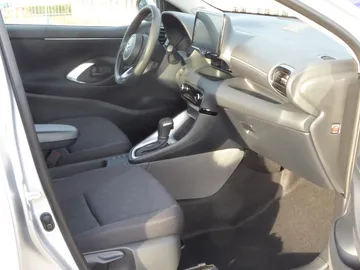 Car image 10