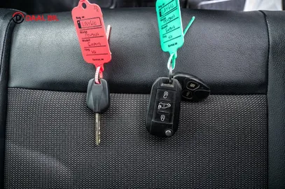 Car image 15