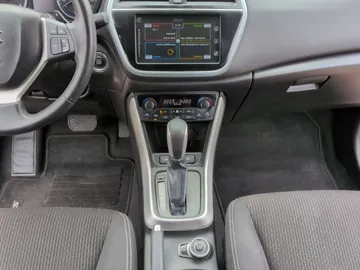 Car image 4