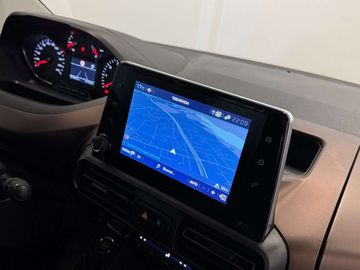 Car image 30