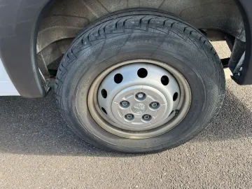 Car image 40