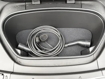 Car image 32