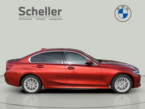 BMW 330e Luxury Line 215 kW image number 6