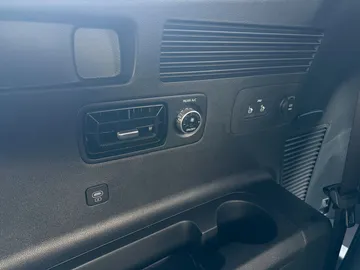 Car image 43