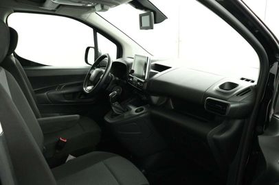 Car image 31