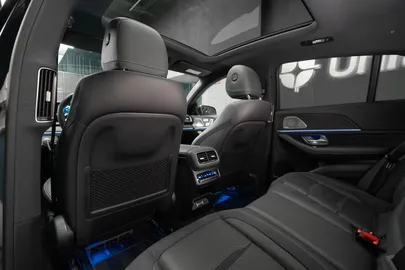 Car image 40