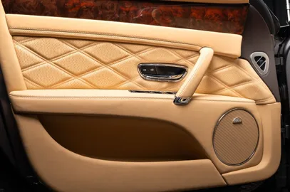 Car image 34