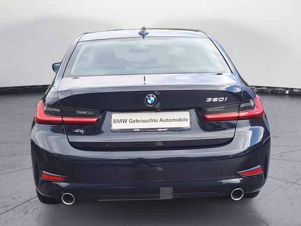 BMW 320i Sport Line 135 kW image number 2