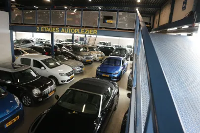 Car image 28