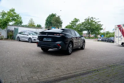Car image 30