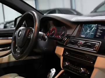 Car image 28