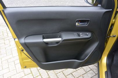 Car image 16