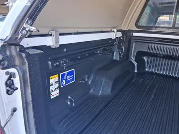 Car image 32