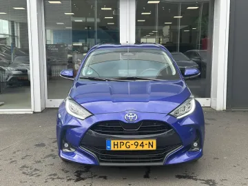 Car image 4