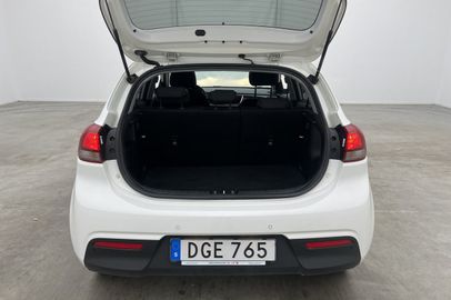 Car image 25