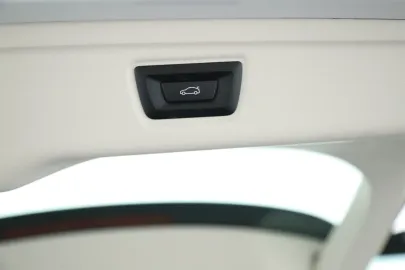 Car image 32