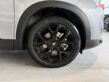 Car image 28