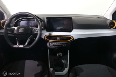 Car image 12