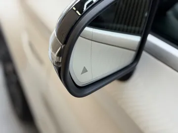Car image 35