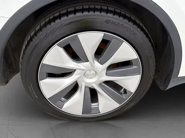 Car image 35