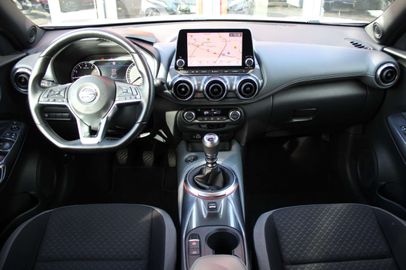 Car image 30