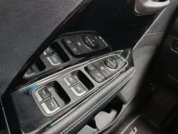 Car image 32