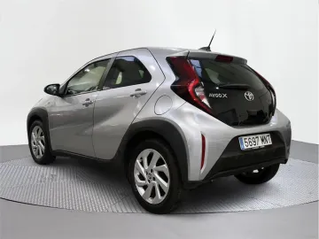 Car image 4