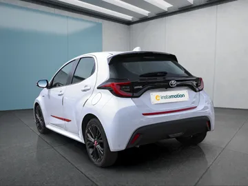 Car image 4